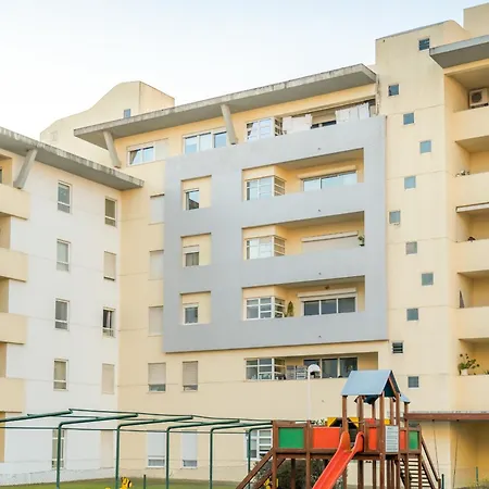 T3 Com Piscina Tenis Ginasio E Parq Infant * Lisboa