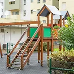 T3 Com Piscina Tenis Ginasio E Parq Infant Lisboa