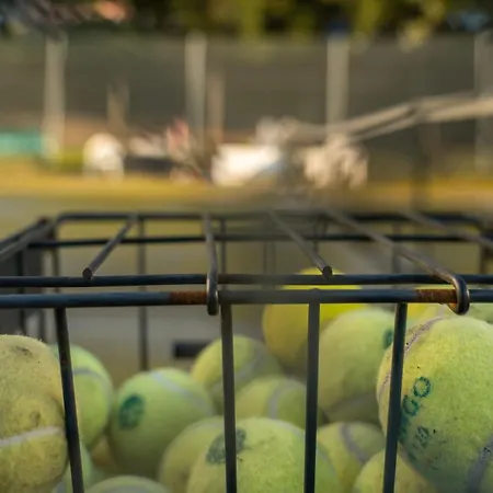 T3 Com Piscina Tenis Ginasio リスボン