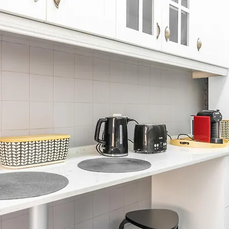Apartamento T3 Com Piscina Tenis Ginasio E Parq Infant Lisboa