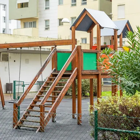 T3 Com Piscina Tenis Ginasio E Parq Infant Lisboa