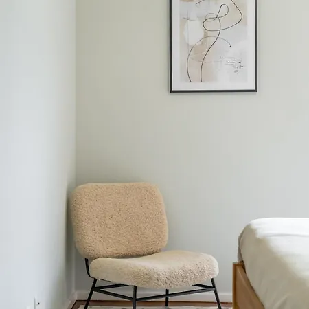 T3 Com Piscina Tenis Ginasio E Parq Infant *