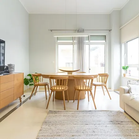 T3 Com Piscina Tenis Ginasio E Parq Infant