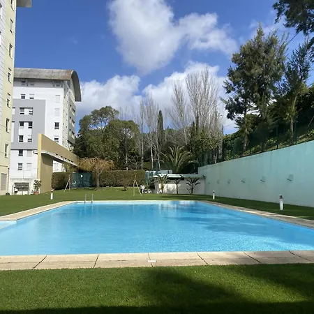 T3 Com Piscina Tenis Ginasio E Parq Infant *